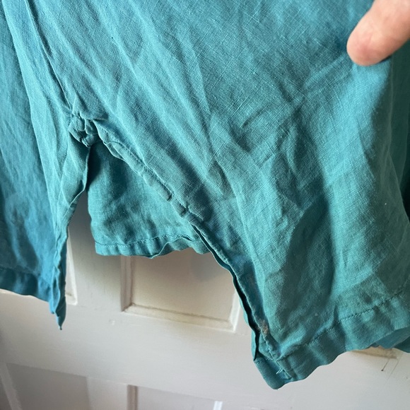 Size large, but more like a 2X please teal linen shirt - Picture 4 of 12